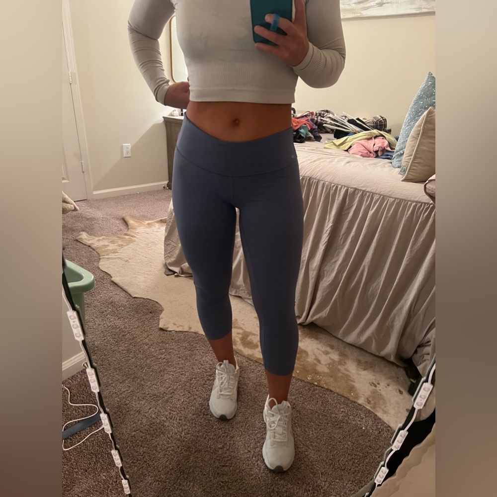 Lululemon mid/low-rise crop legging - size 8 - Picture 2 of 5